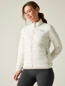 Regatta Kurtka pikowana "Hillpack II" w kolorze kremowym rozmiar: 42. Brązowe kurtki Regatta, bez wzorów, bez kaptura. Za 149,66 zł.