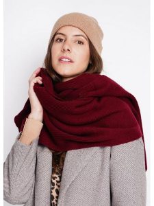 William de Faye Szal w kolorze bordowym rozmiar: onesize. Czerwone szaliki William de Faye, bez wzorów, z materiału. Za 153,71 zł.