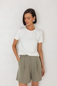 T-SHIRT ROMA MODAL ECRU XS - Flawless. T-shirty Flawless, s, bez wzorów, z jeansu, bez kołnierzyka, bez ramiączek. Za 200,00 zł.