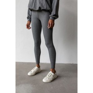 Legginsy damskie z prążkowanej dzianiny w kolorze DEEP GREY MELANGE- HIPS. Szare legginsy Marsala, bez wzorów, z bawełny. Za 199,90 zł.