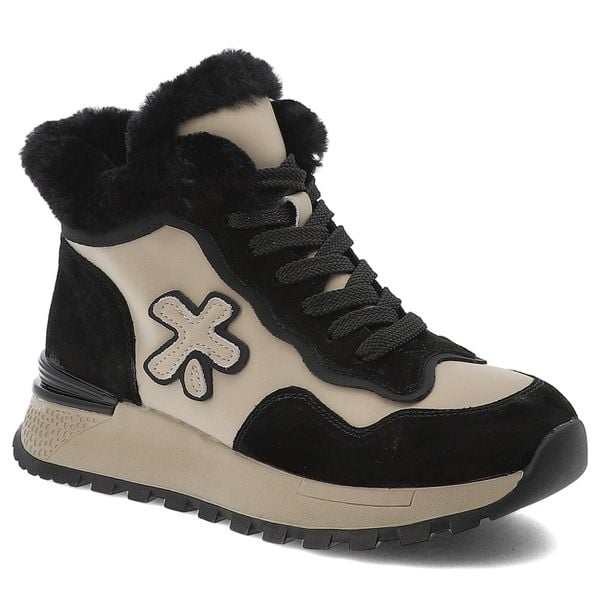 Czarne Botki Artiker Ocieplane Obuwie Damskie. Czarne botki ARTIKER, bez wzorów, ze skóry, bez obcasa, bez zapięcia. Za 199,00 zł.