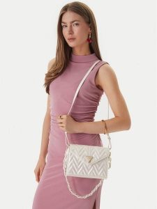 Guess Torebka J6GZ06 W4090 Biały. Białe torebki klasyczne Guess, z aplikacjami, ze skóry, bez dodatków. Za 260,99 zł.