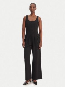 Calvin Klein Kombinezon LV044F021G Czarny Regular Fit. Czarne sukienki Calvin Klein, xs, bez wzorów, z bawełny, bez kołnierzyka, bez ramiączek. Za 554,99 zł.