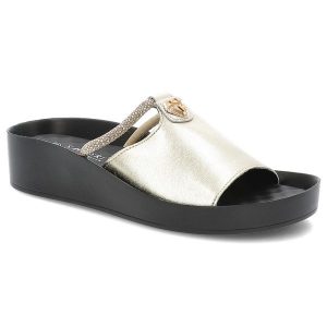 Klapki damskie S. Barski, na platformie ze skóry naturalnej z ozdobą eleganckie, złote, KV51-034. Żółte klapki S.BARSKI, z aplikacjami, ze skóry, bez obcasa, na koturnie. Za 139,00 zł.