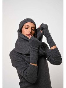 AUTHENTIC CASHMERE Kaszmirowe mankiety "Serre" w kolorze antracytowym rozmiar: onesize. Czarne rękawiczki AUTHENTIC CASHMERE, na lato, bez wzorów, z kaszmiru. Za 140,20 zł.