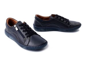 MANITU 850118-05 navy, półbuty damskie. Niebieskie półbuty Manitu, bez wzorów, ze skóry, bez obcasa, bez zapięcia. Za 319,90 zł.