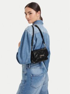 Guess Torebka J6YZ16 W2538 Czarny. Czarne listonoszki Guess, z aplikacjami, ze skóry, bez dodatków. Za 213,99 zł.