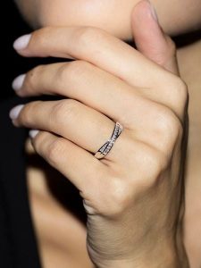 DIAMANTA Złoty pierścionek z diamentami rozmiar: 50. Szare pierścionki DIAMANTA, z diamentem, złote. Za 1 043,99 zł.