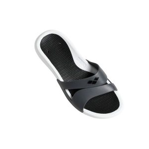 Klapki Arena Arena Nina Woman Hook. Czerwone klapki Arena, bez wzorów, bez obcasa. Za 92,85 zł.