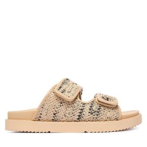 Klapki Tommy Hilfiger. Brązowe klapki TOMMY HILFIGER, bez wzorów, bez obcasa. Za 326,99 zł.