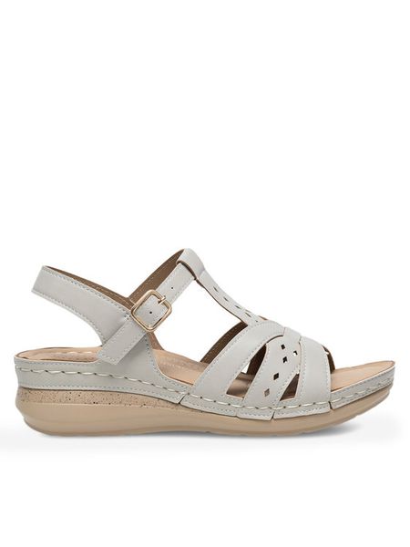 Clara Barson Sandały WYL0510-25 Szary. Szare sandały Clara Barson, bez wzorów, z syntetyku, bez obcasa, na płaskiej podeszwie, bez zapięcia. Za 99,99 zł.