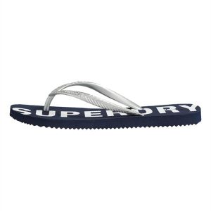 Klapki damskie Superdry Code Essential. Niebieskie klapki Superdry, bez wzorów, z gumy, bez obcasa. Za 57,60 zł.