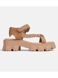 Loft37 Sandały w kolorze jasnobrązowym rozmiar: 39. Brązowe sandały Loft37, bez wzorów, z otwartym noskiem, bez obcasa, na koturnie, bez zapięcia. Za 217,99 zł.