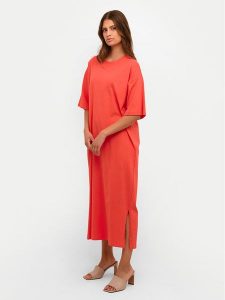 Kaffe Sukienka codzienna Edna 10507351 Czerwony Loose Fit. Czerwone sukienki Kaffe, na co dzień, xs, bez wzorów, z bawełny, bez kołnierzyka, bez ramiączek, proste. Za 109,99 zł.