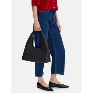 Torebka LOVE MOSCHINO. Czarne torebki klasyczne LOVE MOSCHINO, bez wzorów, bez dodatków. Za 529,99 zł.