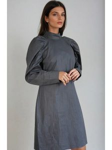 Monki Sukienka w kolorze antracytowym rozmiar: M. Czarne sukienki Monki, na co dzień, m, bez wzorów, z bawełny, bez kołnierzyka, bez ramiączek, midi, proste. Za 60,99 zł.