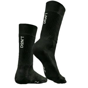 Oddychające skarpety kolarskie „Don't Draft” – Czarne. Białe skarpetki C-LAB, bez wzorów. Za 117,00 zł.