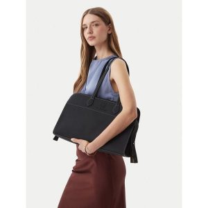 Torebka LOVE MOSCHINO. Czarne shopper bag LOVE MOSCHINO, bez wzorów, bez dodatków. Za 786,99 zł.