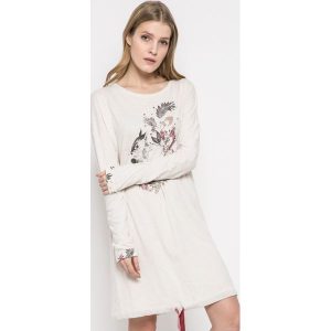 Triumph - Koszula nocna. Koszule marki Triumph. W wyprzedaży za 99,90 zł.