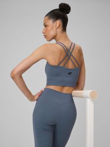 4F Crop-top do jogi szybkoschnący damski - fioletowy XL. Fioletowe topy 4f, xl, bez wzorów, ze skóry, bez kołnierzyka, bez ramiączek. Za 119,99 zł.