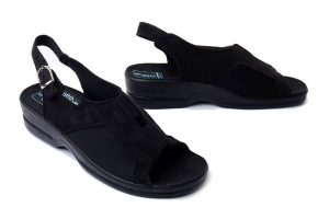 ADANEX 26191B ASK84NVNO 0146 CZ/CZ/CZ czarny, sandały damskie. Czarne sandały Adanex, bez wzorów, bez obcasa, bez zapięcia. Za 90,23 zł.