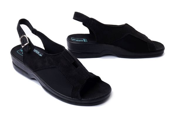 ADANEX 26191B ASK84NVNO 0146 CZ/CZ/CZ czarny, sandały damskie. Czarne sandały Adanex, bez wzorów, bez obcasa, bez zapięcia. Za 77,34 zł.