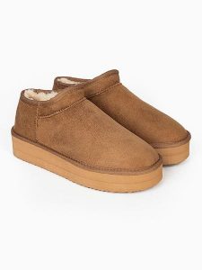 Blackfield Botki zimowe "Fiaza" w kolorze jasnobrązowym rozmiar: 39. Brązowe botki Blackfield, na zimę, bez wzorów, z materiału, z okrągłym noskiem, bez obcasa, na platformie, bez zapięcia. Za 139,87 zł.