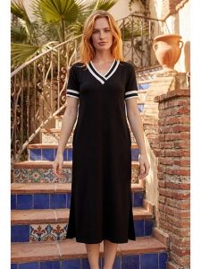 SOULSHAE Sukienka w kolorze czarnym rozmiar: XXL/3XL. Czarne sukienki SOULSHAE, xl, bez wzorów, z wiskozy, bez kołnierzyka, bez ramiączek, midi. Za 124,95 zł.