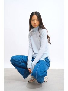 AUTHENTIC CASHMERE Kaszmirowy golf "Fornet" w kolorze błękitnym rozmiar: M. Niebieskie swetry oversize AUTHENTIC CASHMERE, m, bez wzorów, z kaszmiru, bez ramiączek. Za 308,91 zł.