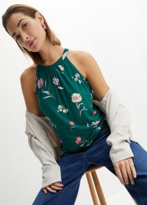Top ze zrównoważonej wiskozy. Zielone topy bonprix, bez wzorów, z materiału, bez kołnierzyka, bez ramiączek. Za 52,99 zł.