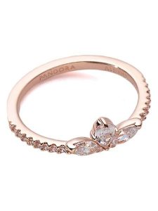 Pandora Pozłacany pierścionek z cyrkoniami rozmiar: 48. Czerwone pierścionki Pandora, z cyrkonią, metalowe. Za 304,99 zł.