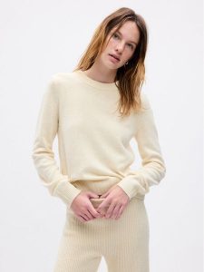 Gap Sweter 815136-04 Beżowy Regular Fit. Brązowe swetry klasyczne GAP, m, z syntetyku, bez kołnierzyka. Za 259,99 zł.