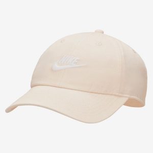 Czapka unisex z daszkiem Nike CLUB. Brązowe czapki Nike, bez wzorów. W wyprzedaży za 89,00 zł.