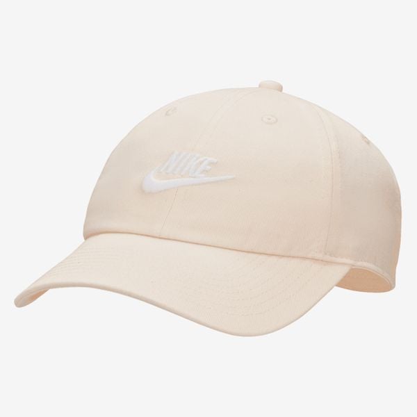 Czapka unisex z daszkiem Nike CLUB. Brązowe czapki Nike, bez wzorów. W wyprzedaży za 89,00 zł.