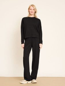 BGN 2-częściowy zestaw w kolorze czarnym rozmiar: 34. Czarne spodnie dresowe BGN, bez wzorów, z dresówki. Za 165,99 zł.