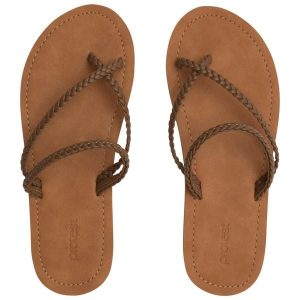 Klapki damskie Protest PRTHUMBLE slaps. Brązowe klapki Protest, bez wzorów, bez obcasa. W wyprzedaży za 161,99 zł.