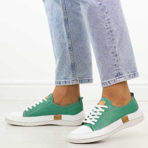 Zielone skórzane półbuty damskie T.Sokolski 8260. Zielone półbuty Sokolski, na jesień, bez wzorów, z jeansu, z okrągłym noskiem, bez obcasa, na płaskiej podeszwie, bez zapięcia. Za 299,00 zł.