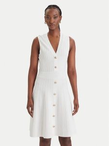 Guess Sukienka dzianinowa W6GK53 Z0658 Biały Regular Fit. Białe sukienki Guess, xxl, z aplikacjami, z dzianiny, bez kołnierzyka, bez ramiączek. Za 669,99 zł.