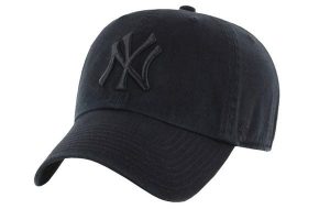Czapka z daszkiem damska New York Yankees MVP Cap. Czarne czapki 47 Brand, bez wzorów, z bawełny, sportowe. Za 142,20 zł.