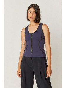 SKFK Top "Irane" w kolorze granatowym rozmiar: 36. Niebieskie topy SKFK, bez wzorów, bez kołnierzyka, bez ramiączek. Za 187,99 zł.