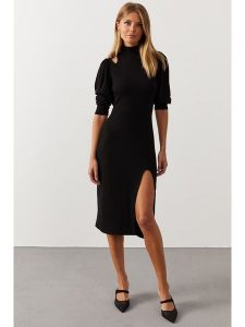 Milan Kiss Sukienka w kolorze czarnym rozmiar: XL. Czarne sukienki Milan Kiss, na co dzień, xl, bez wzorów, bez kołnierzyka, bez ramiączek, maxi, proste. Za 162,49 zł.