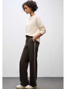 Cecil Spodnie w kolorze ciemnobrązowym rozmiar: W40/L30. Brązowe spodnie z wysokim stanem Cecil, bez wzorów, z materiału, z podwyższonym stanem. Za 198,10 zł.