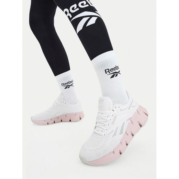 Buty do biegania Reebok. Białe buty sportowe Reebok, bez wzorów, bez zapięcia, do biegania. Za 369,99 zł.