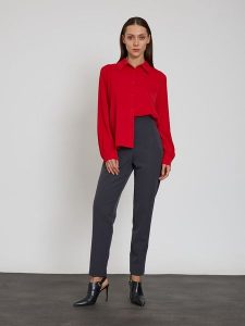 BGN Bluzka w kolorze czerwonym rozmiar: 38. Czerwone bluzki BGN, bez wzorów, bez kołnierzyka, bez ramiączek. Za 121,99 zł.