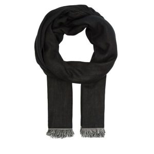 Szal Calvin Klein. Czarne szaliki Calvin Klein, bez wzorów. Za 329,99 zł.
