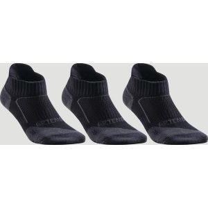 Skarpety sportowe tenis RS 900 3 pary. Czarne skarpetki ARTENGO, bez wzorów, z bawełny. Za 54,99 zł.