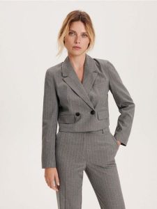 Krótka marynarka - wielobarwny. Marynarki i żakiety Reserved, l, bez wzorów, z tkaniny. W wyprzedaży za 69,99 zł.