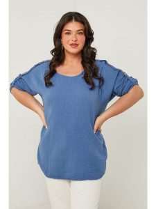 Curvy Lady Bluzka w kolorze niebieskim rozmiar: 40/42. Niebieskie bluzki Curvy Lady, bez wzorów, klasyczne, bez kołnierzyka, bez ramiączek. Za 140,53 zł.