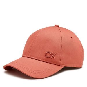 Czapka z daszkiem Calvin Klein. Czerwone czapki Calvin Klein, bez wzorów. Za 99,99 zł.