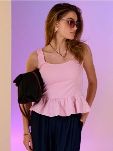 Naszyjnik z zawieszką w kształcie kwiata - wielobarwny. Naszyjniki Sinsay. Za 12,99 zł.